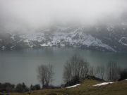Cubriendo la niebla en Lago Enol